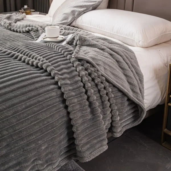 Fashionable wide body solid color striped  flannel blanket
